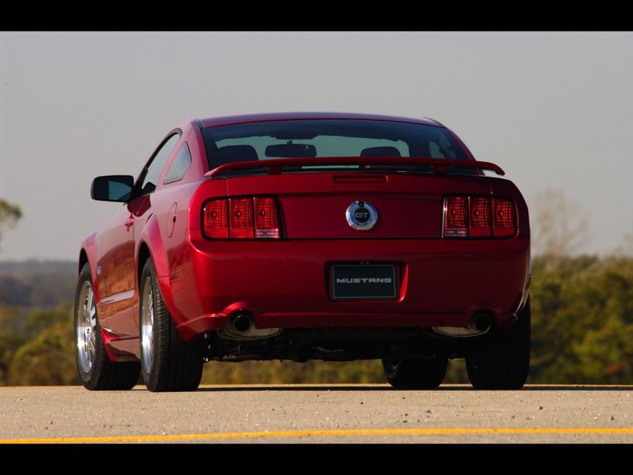  Ford Mustang GT 2005 года  (фото 48 из 209)